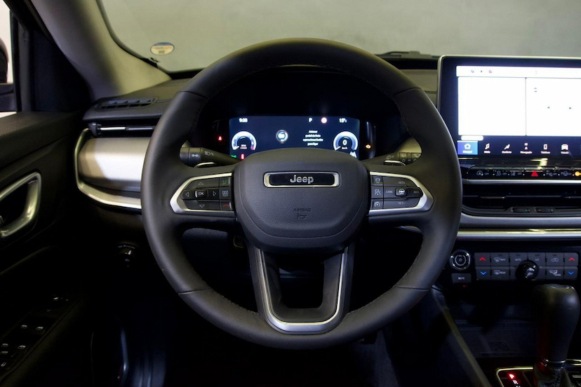 Foto do veículo JEEP COMPASS  LONG. NIG. EAGLE 1.3 4X2 FLEX AUT. 2025 5.343 KM 162.900,00