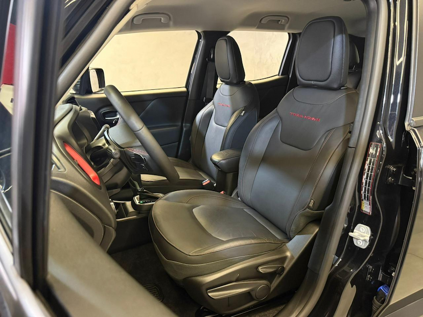 Foto do veículo JEEP RENEGADE  TRAILHAWK T270 1.3 TB FLEX AUT 2025 10.150 KM 131.900,00