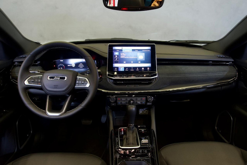 Foto do veículo JEEP COMMANDER  BLACK HURRICANE 2.0 4X4 TB AUT 2025 7.942 KM 235.900,00