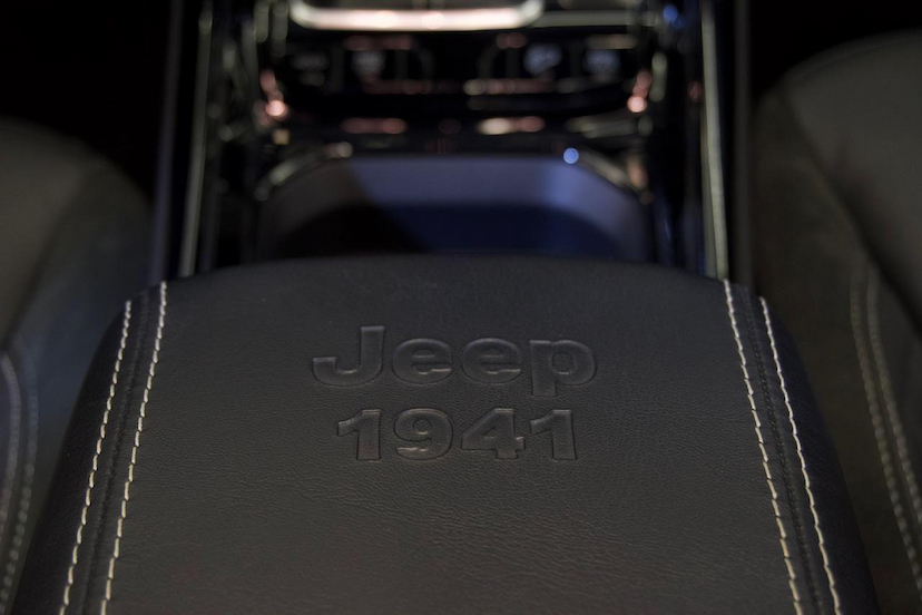 Foto do veículo JEEP COMMANDER  BLACK HURRICANE 2.0 4X4 TB AUT 2025 7.942 KM 235.900,00