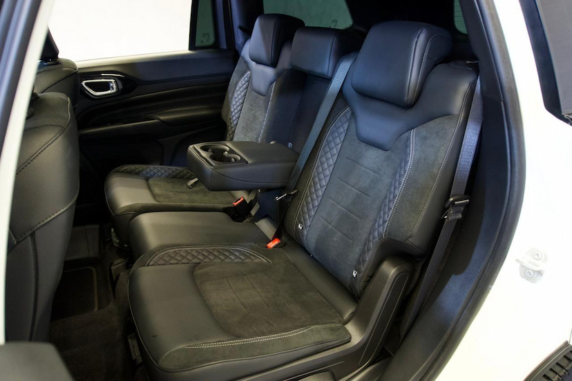 Foto do veículo JEEP COMMANDER  BLACK HURRICANE 2.0 4X4 TB AUT 2025 7.942 KM 235.900,00