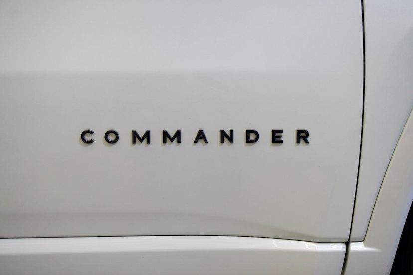 Foto do veículo JEEP COMMANDER  BLACK HURRICANE 2.0 4X4 TB AUT 2025 7.942 KM 235.900,00