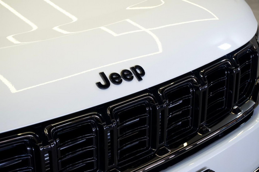 Foto do veículo JEEP COMMANDER  BLACK HURRICANE 2.0 4X4 TB AUT 2025 7.942 KM 235.900,00