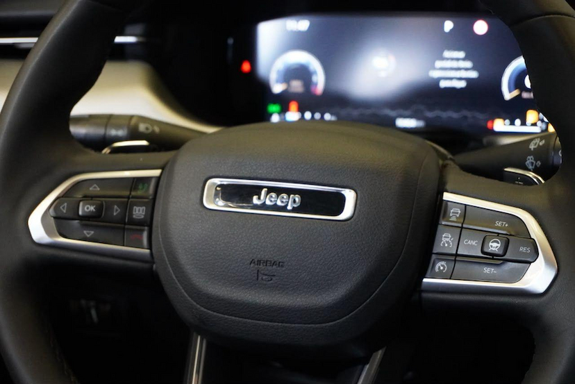 Foto do veículo JEEP COMPASS  LONGITUDE T270 TURBO FLEX AUT. 2025 10.329 KM 146.900,00