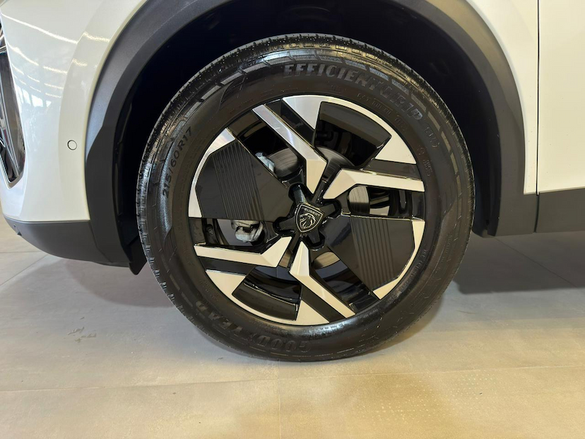 Foto do veículo PEUGEOT 2008  GT 1.0 TURBO FLEX 5P AUT. 2025 8.147 KM 139.900,00