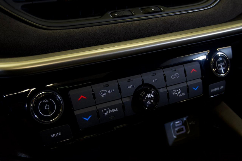 Foto do veículo JEEP COMMANDER  OVERLAND HURRICANE 2026 70 KM 269.900,00