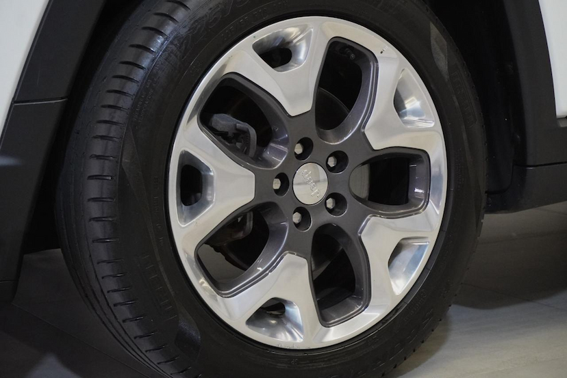 Foto do veículo JEEP COMPASS  LONGITUDE 2.0 4X2 FLEX 16V AUT 2020 73.424 KM 97.900,00