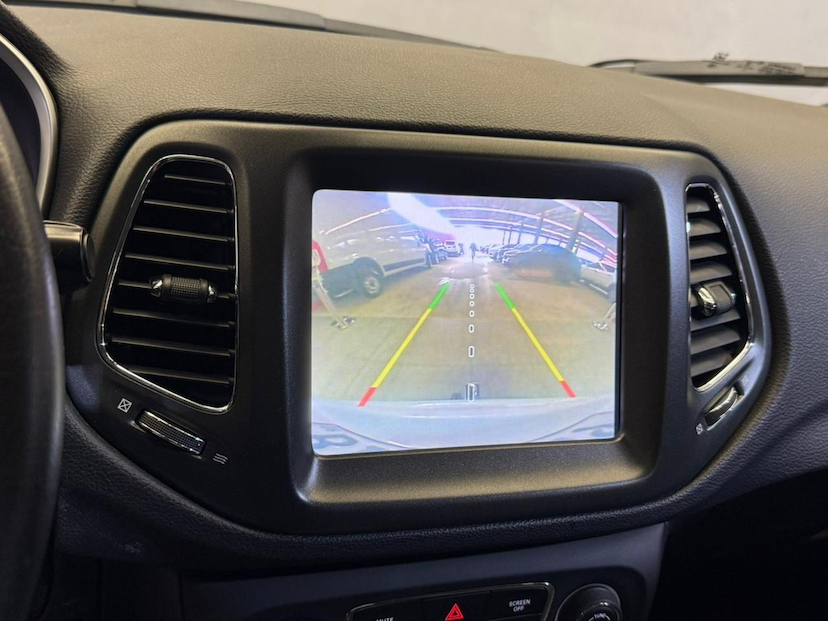 Foto do veículo JEEP COMPASS  LONGITUDE 2.0 4X2 FLEX 16V AUT 2020 73.424 KM 97.900,00