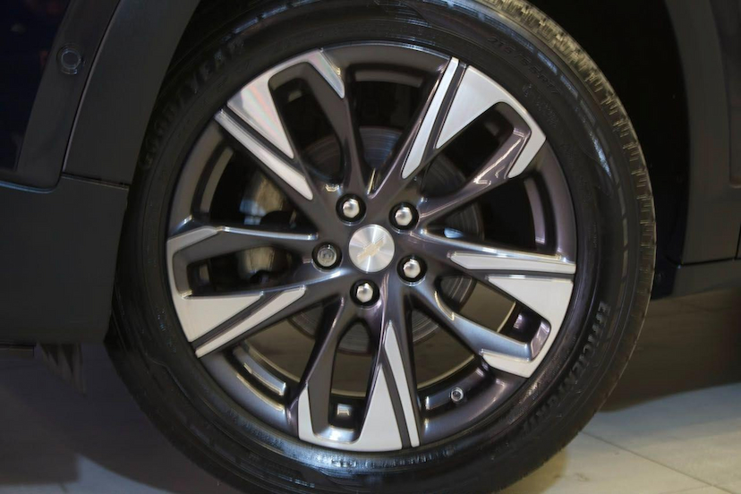 Foto do veículo CHEVROLET TRACKER  12T A PR 2023 56.000 KM 109.900,00