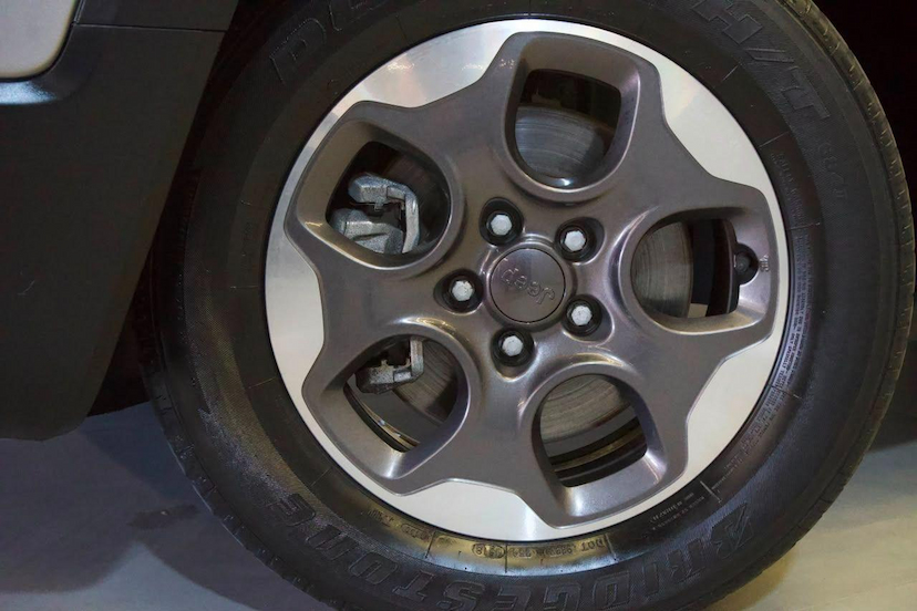 Foto do veículo JEEP RENEGADE  1.8 4X2 FLEX 16V AUT. 2019 57.040 KM 74.900,00