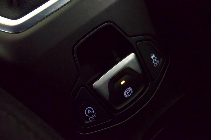 Foto do veículo JEEP RENEGADE  1.8 4X2 FLEX 16V AUT. 2019 57.040 KM 74.900,00