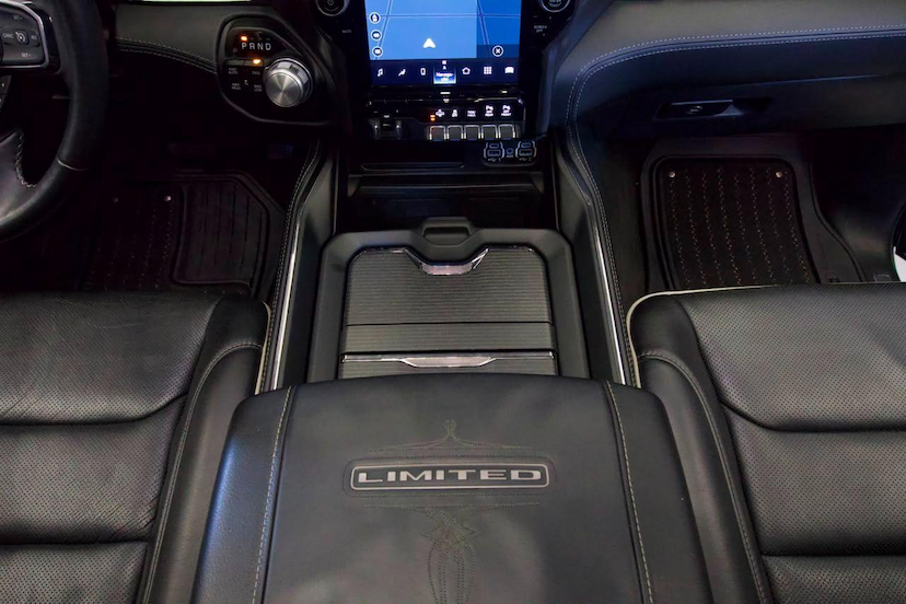 Foto do veículo RAM 1500  LIMITED NIGHT EDITION 5.7 4X4 AUT. 2024 28.938 KM 462.900,00