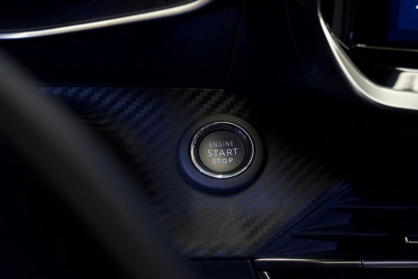Foto do veículo PEUGEOT 2008  GT T200 2025 24.359 KM 136.900,00