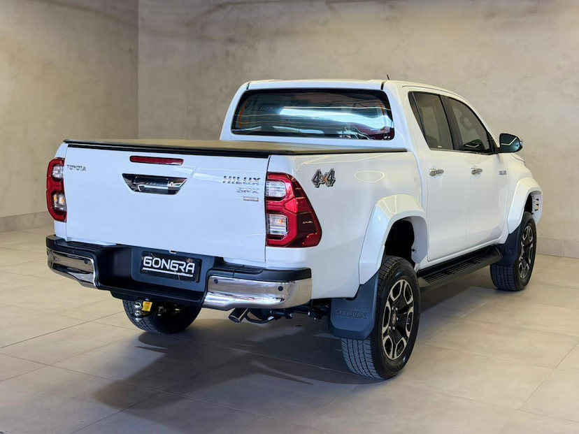 Foto do veículo TOYOTA HILUX  CD SRX PLUS 4X4 2.8 TDI DIE. AUT. 2024 35.881 KM 289.900,00