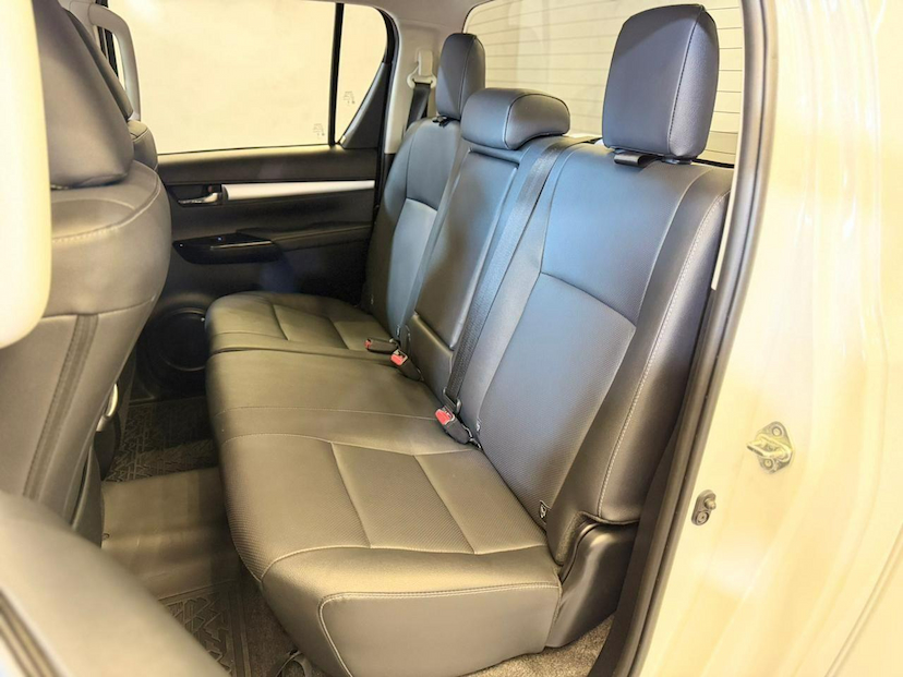 Foto do veículo TOYOTA HILUX  CD SRX PLUS 4X4 2.8 TDI DIE. AUT. 2024 35.881 KM 289.900,00