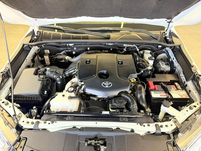 Foto do veículo TOYOTA HILUX  CD SRX PLUS 4X4 2.8 TDI DIE. AUT. 2024 35.881 KM 289.900,00
