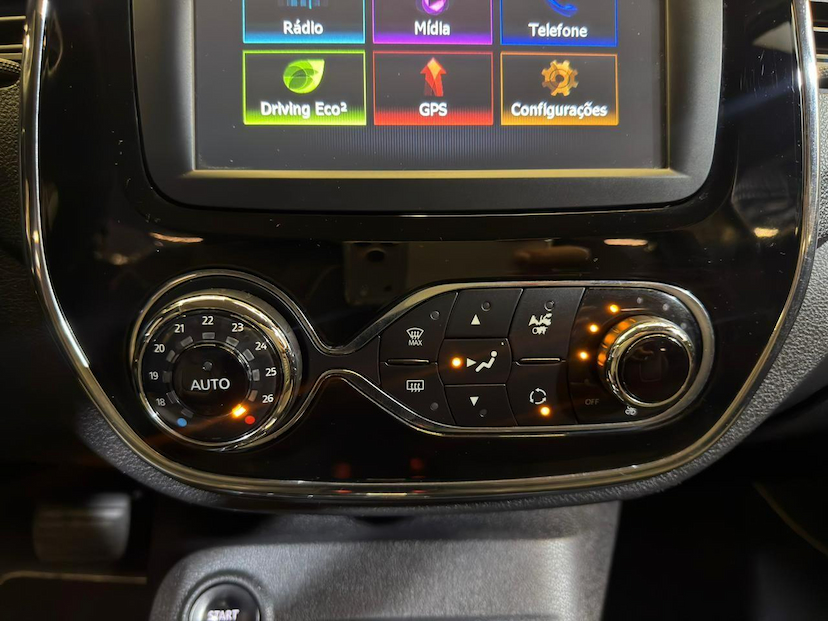 Foto do veículo RENAULT CAPTUR  INTENSE 1.6 16V FLEX 5P AUT 2018 81.004 KM 74.900,00