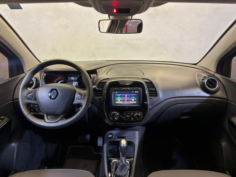 Foto do veículo RENAULT CAPTUR  INTENSE 1.6 16V FLEX 5P AUT 2018 81.004 KM 74.900,00