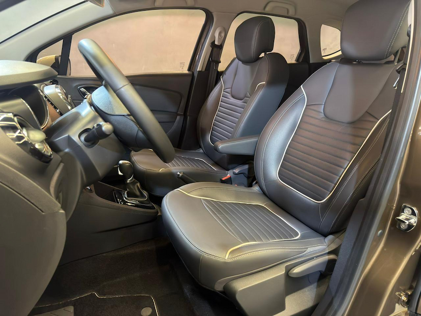 Foto do veículo RENAULT CAPTUR  INTENSE 1.6 16V FLEX 5P AUT 2018 81.004 KM 74.900,00