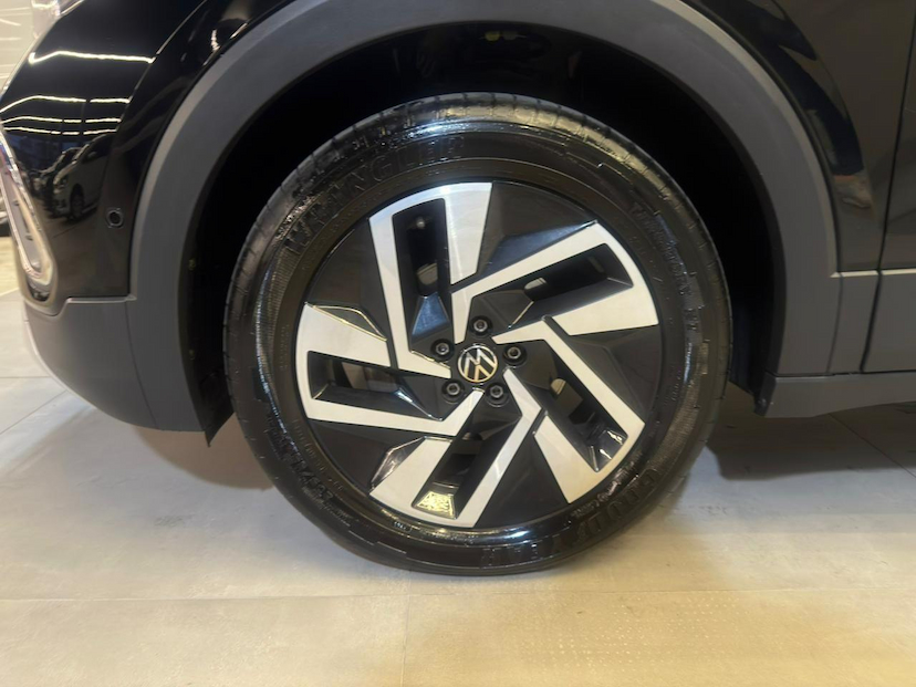 Foto do veículo VOLKSWAGEN T-CROSS T CROSS HIGHLINE 250 TSI AUT 2025 21.149 KM 144.900,00