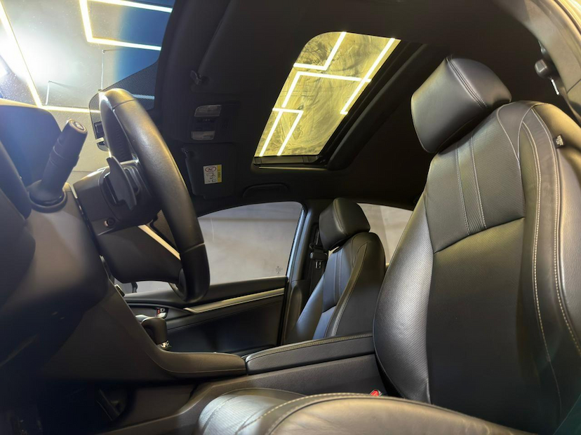 Foto do veículo HONDA CIVIC  SEDAN TOURING 1.5 TURBO 16V AUT.4P 2019 71.624 KM 139.900,00