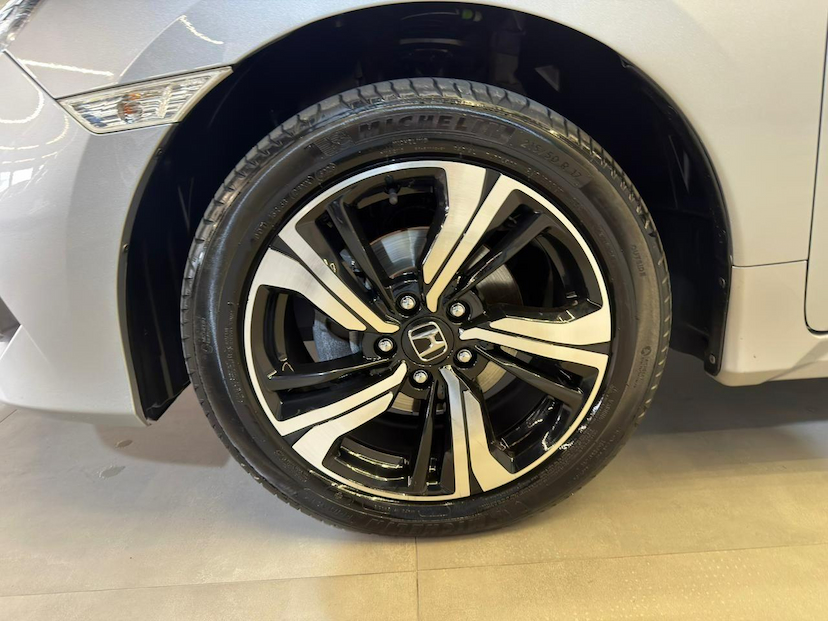 Foto do veículo HONDA CIVIC  SEDAN TOURING 1.5 TURBO 16V AUT.4P 2019 71.624 KM 139.900,00