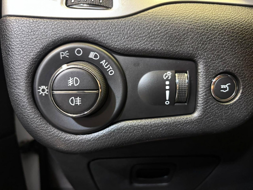 Foto do veículo JEEP CHEROKEE  TRAILHAWK 3.2 4X4 V6 AUT 2014 34.423 KM 102.900,00