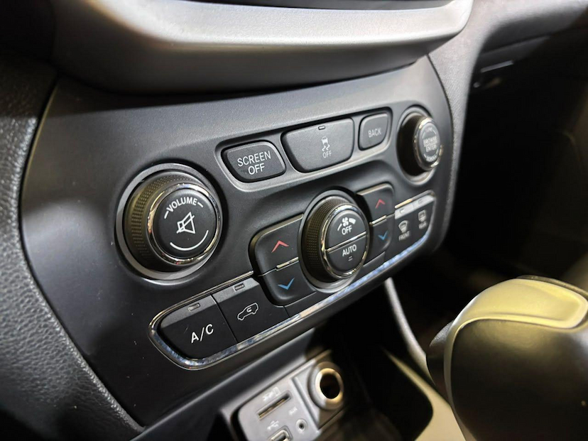 Foto do veículo JEEP CHEROKEE  TRAILHAWK 3.2 4X4 V6 AUT 2014 34.423 KM 102.900,00
