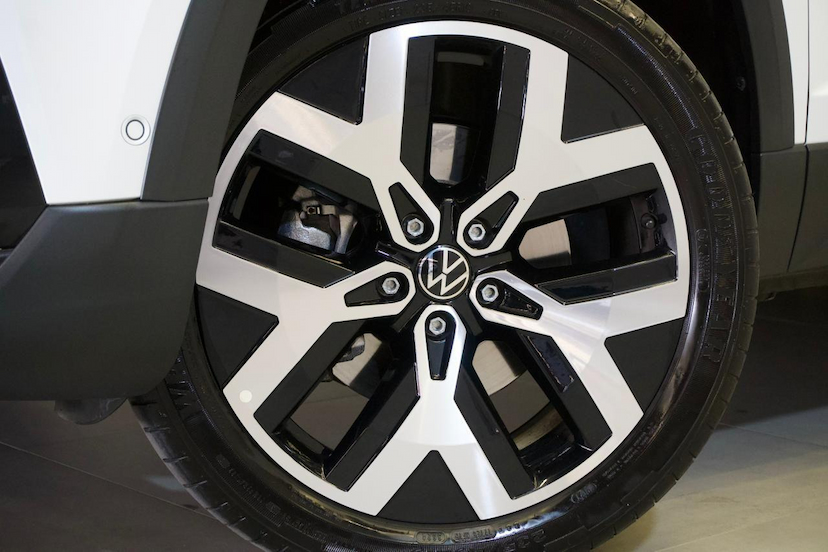 Foto do veículo VOLKSWAGEN TAOS  HIGHLINE 250 TSI 2024 29.020 KM 165.900,00