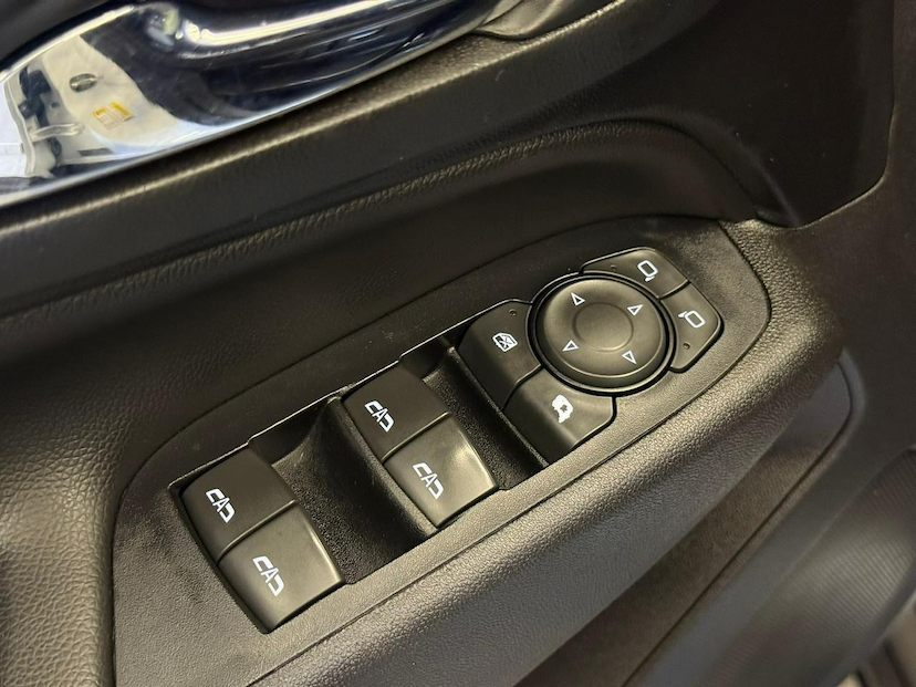 Foto do veículo CHEVROLET EQUINOX  LT 2.0 TURBO 262CV AUT. 2019 68.700 KM 108.900,00