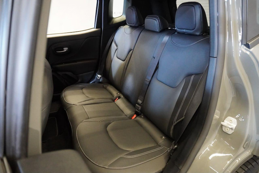 Foto do veículo JEEP RENEGADE  LONGITUDE NIGHT EAGLE 1.3 TB FLEX AUT 2025 10.739 KM 128.900,00