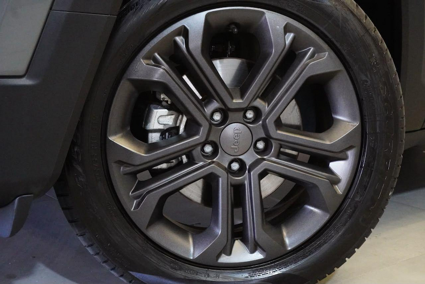 Foto do veículo JEEP RENEGADE  LONGITUDE NIGHT EAGLE 1.3 TB FLEX AUT 2025 10.739 KM 128.900,00