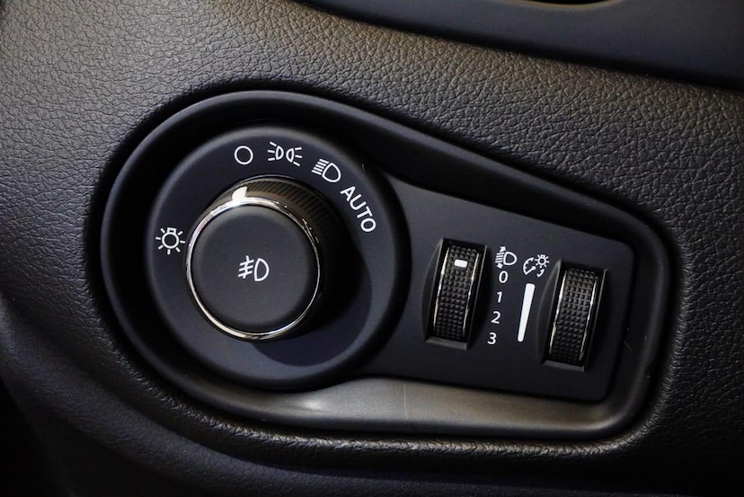 Foto do veículo JEEP RENEGADE  LONGITUDE NIGHT EAGLE 1.3 TB FLEX AUT 2025 10.739 KM 128.900,00