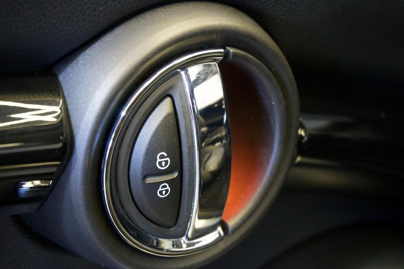 Foto do veículo MINI COOPER  S 2.0 TURBO 16V 3P AUT. 2020 27.100 KM 139.900,00