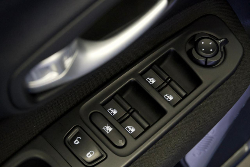 Foto do veículo JEEP RENEGADE  SPORT T270 FLEX 2023 16.665 KM 102.900,00