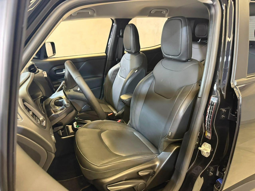 Foto do veículo JEEP RENEGADE  LONGITUDE T270 1.3 TB 4X2 FLEX AUT 2025 12.764 KM 119.900,00