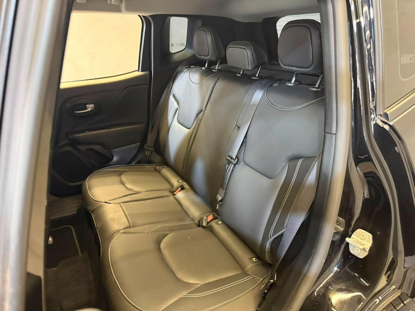 Foto do veículo JEEP RENEGADE  LONGITUDE T270 1.3 TB 4X2 FLEX AUT 2025 12.764 KM 119.900,00