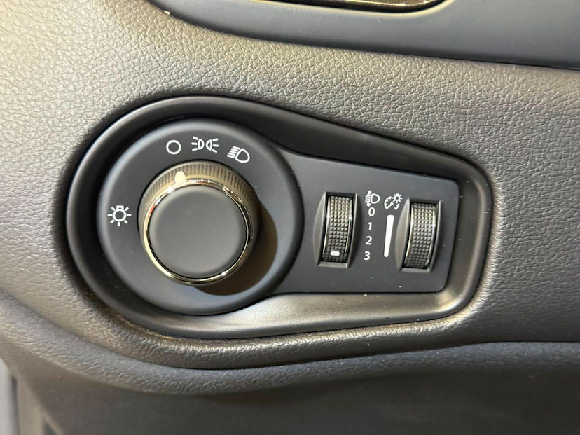 Foto do veículo JEEP RENEGADE  LONGITUDE T270 1.3 TB 4X2 FLEX AUT 2025 12.764 KM 119.900,00