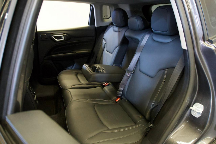 Foto do veículo JEEP COMPASS  LONG. NIG. EAGLE 1.3 4X2 FLEX AUT. 2025 12.632 KM 158.900,00