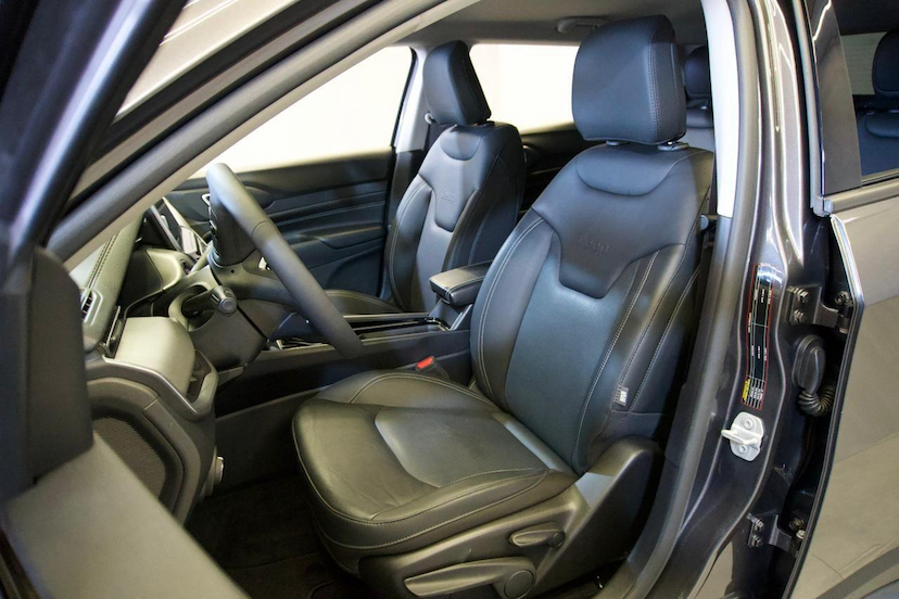 Foto do veículo JEEP COMPASS  LONG. NIG. EAGLE 1.3 4X2 FLEX AUT. 2025 12.632 KM 158.900,00