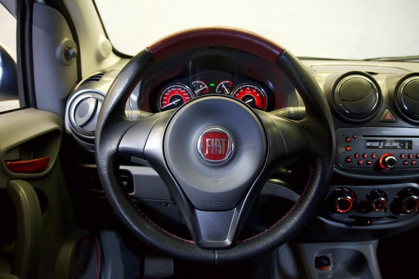 Foto do veículo FIAT PALIO  SPORTING 1.6 2016 85.649 KM 52.900,00
