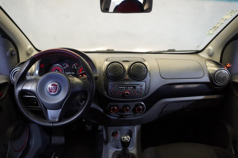 Foto do veículo FIAT PALIO  SPORTING 1.6 2016 85.649 KM 52.900,00