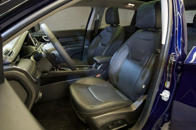 Foto do veículo JEEP COMPASS  LIMITED 2.0 4X4 DIESEL 16V AUT. 2023 26.368 KM 162.900,00