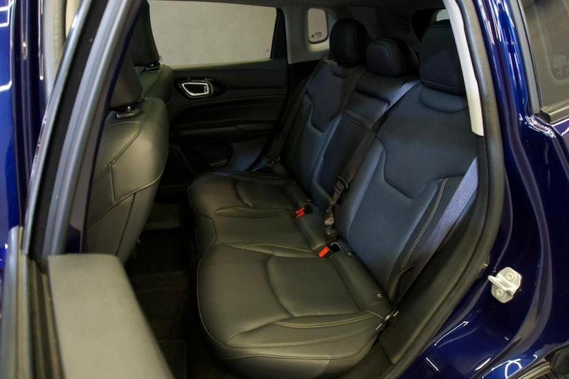 Foto do veículo JEEP COMPASS  LIMITED 2.0 4X4 DIESEL 16V AUT. 2023 26.368 KM 162.900,00