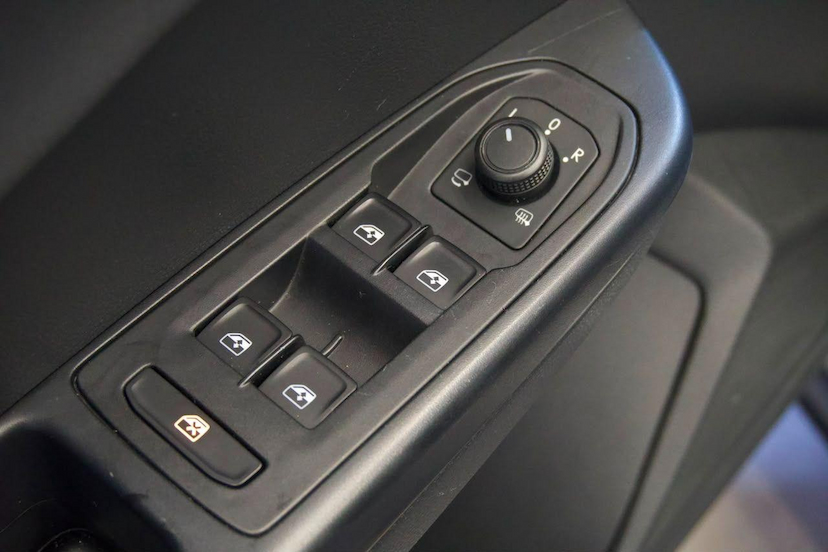 Foto do veículo VOLKSWAGEN TAOS  HIGHLINE 250 TSI 2022 62.670 KM 138.900,00