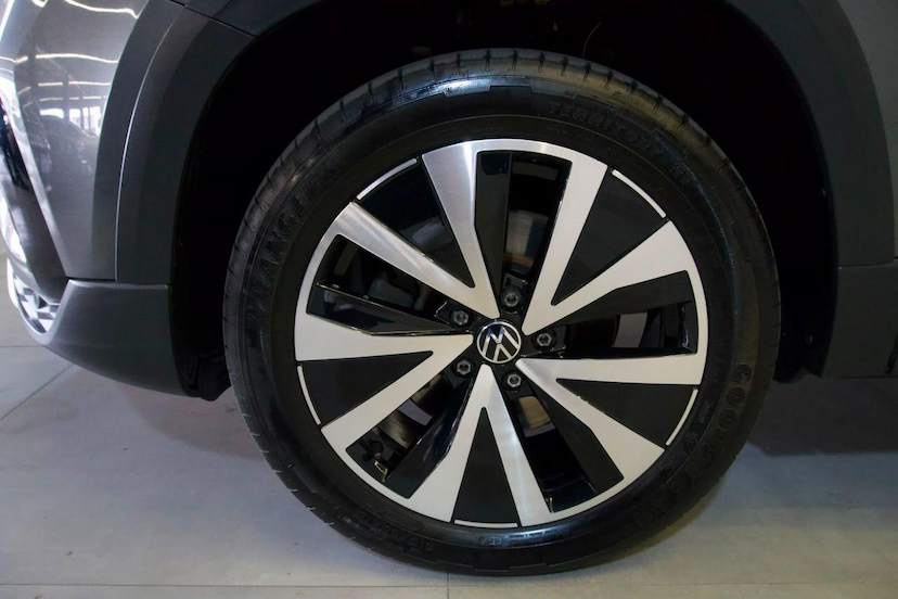Foto do veículo VOLKSWAGEN TAOS  HIGHLINE 250 TSI 2022 62.670 KM 138.900,00