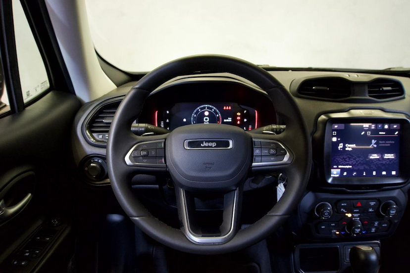 Foto do veículo JEEP RENEGADE  LONGITUDE T270 1.3 TB 4X2 FLEX AUT 2024 17.775 KM 108.900,00