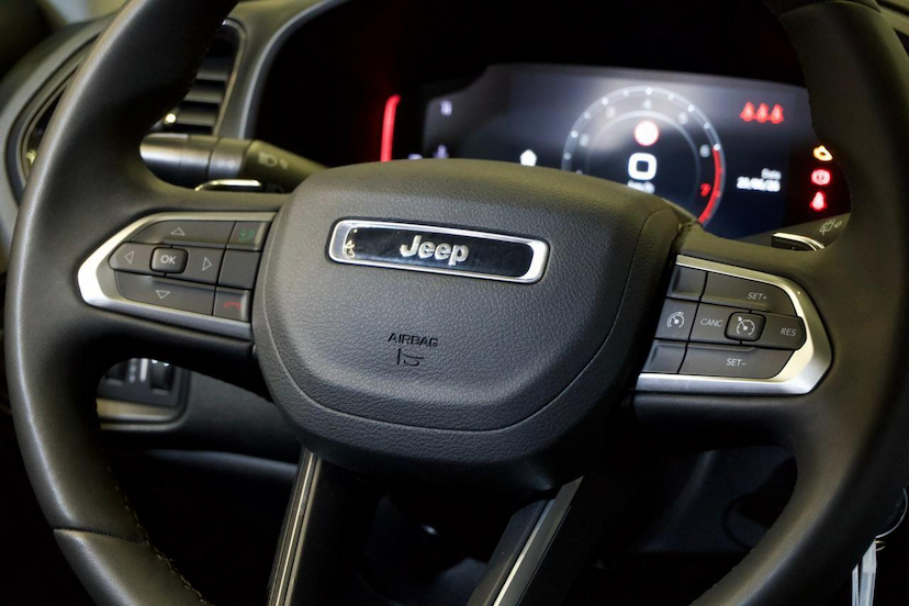 Foto do veículo JEEP RENEGADE  LONGITUDE T270 1.3 TB 4X2 FLEX AUT 2024 17.775 KM 108.900,00