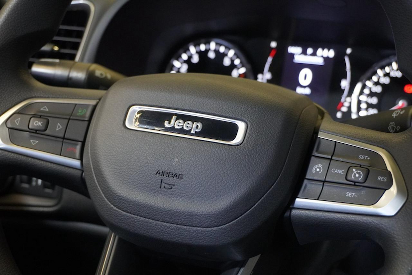 Foto do veículo JEEP RENEGADE  SPT T270 2023 12.054 KM 102.900,00