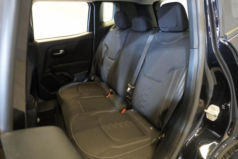 Foto do veículo JEEP RENEGADE  SPT T270 2023 12.054 KM 102.900,00